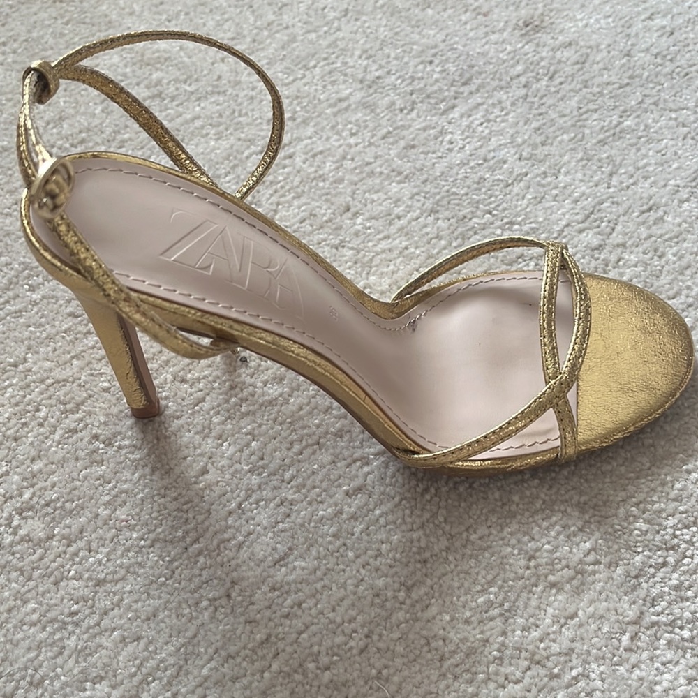 Gold strappy Zara sandals - Picture 5 of 8